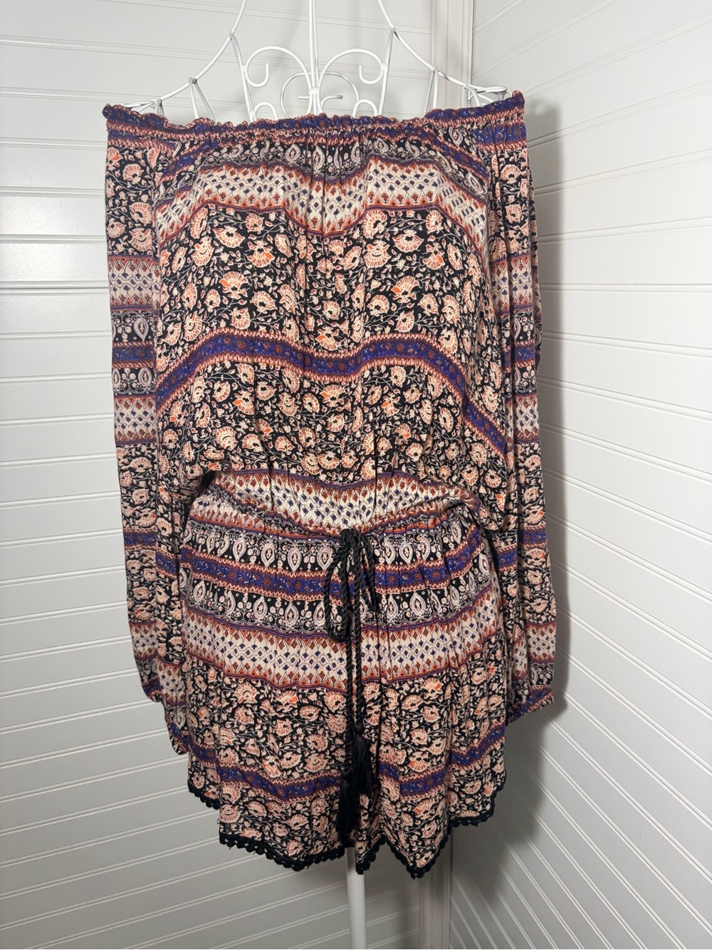 Band of Gypsies Navy, Peach and Cream Floral Knit Top